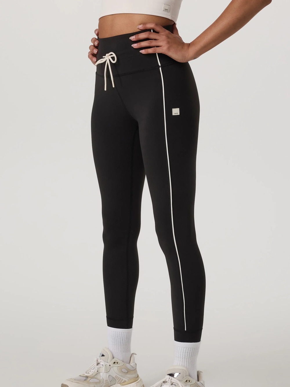Vuori Daily piped drawstring leggings